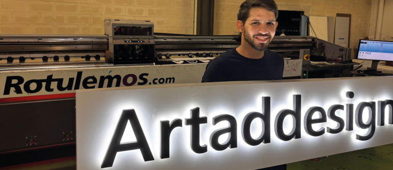Imagen de Rótulo con bandeja aluminio + letras retroiluminadas